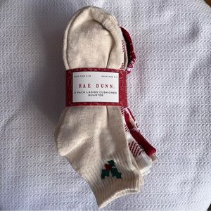 Rae Dunn Christmas Holiday 6 Quarter Socks NWT